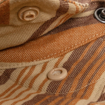 collar snaps on shirt