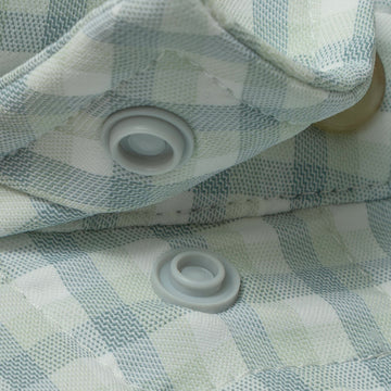 collar snaps on collar of shirt