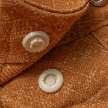 closeup of collar snaps on collar of shirt