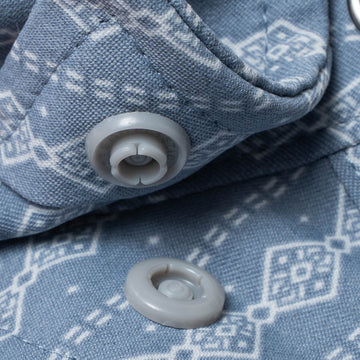 collar snaps on collar of shirt