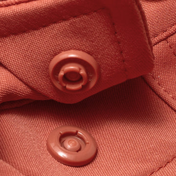 collar snaps on collar of shirt