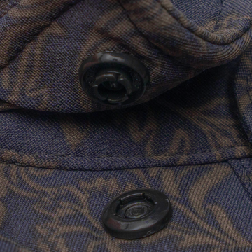 closeup of collar snaps on shirt