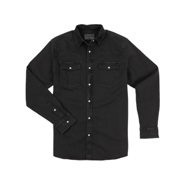 The Matamoros black button-up shirt with two chest pockets, designed for outdoors and everyday wear.