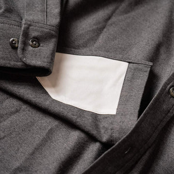 Photo close up of sunglasses cleaner on shirt